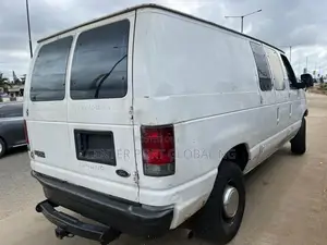 Ford E-350 Super Duty Van 2004 White