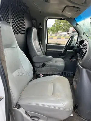 Ford E-350 Super Duty Van 2004 White