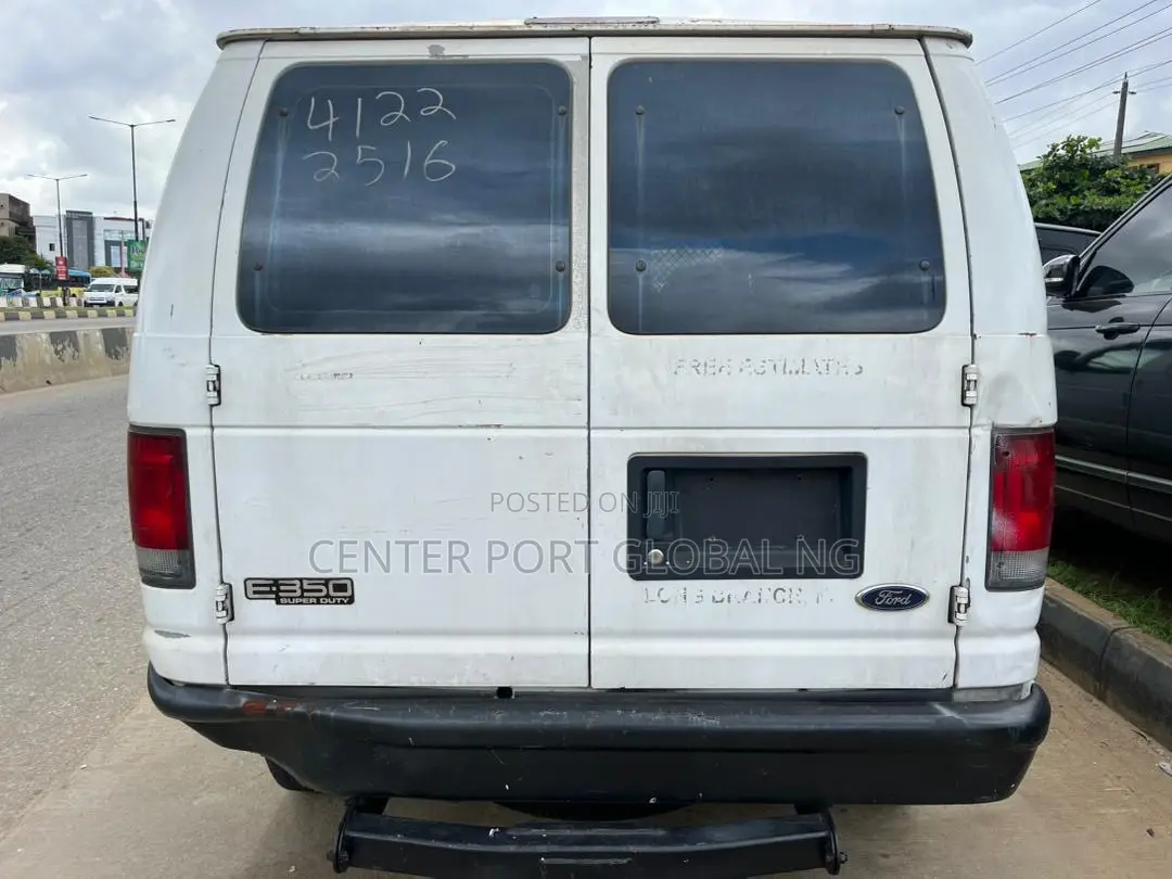 Ford E-350 Super Duty Van 2004 White