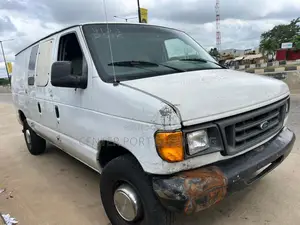 Ford E-350 Super Duty Van 2004 White