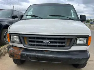 Ford E-350 Super Duty Van 2004 White
