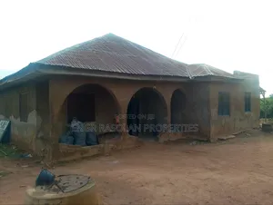 2bdrm Block of Flats in Reke, Asa for sale
