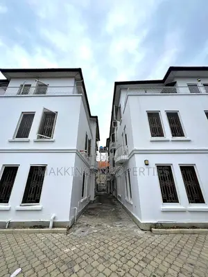 2bdrm Apartment in Lekki Phase 1 for rent