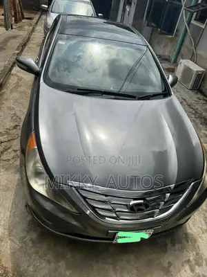Hyundai Elantra Limited Sedan FWD (1.8L 4cyl 6A) 2013 Gray