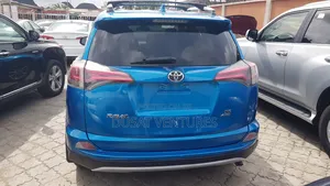 Toyota RAV4 SE AWD (2.5L 4cyl 6A) 2016 Blue