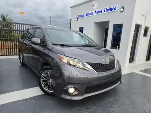 Toyota Sienna SE 8 Passenger 2011 Gray