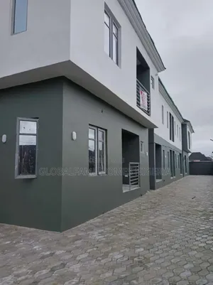 1bdrm Block of Flats in By Beachwood Estate, Lakowe for rent