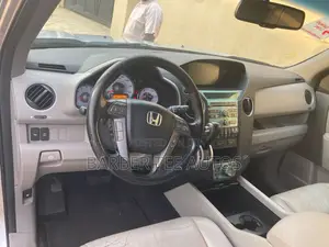 Honda Pilot Touring w/RES/Navi FWD (3.5L 6cyl 5A) 2010 Silver