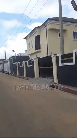 2bdrm Block of Flats in Okpanam Road Asaba, Oshimili South for sale