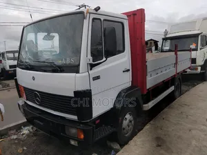 Mercedes 814 Red White 15fit