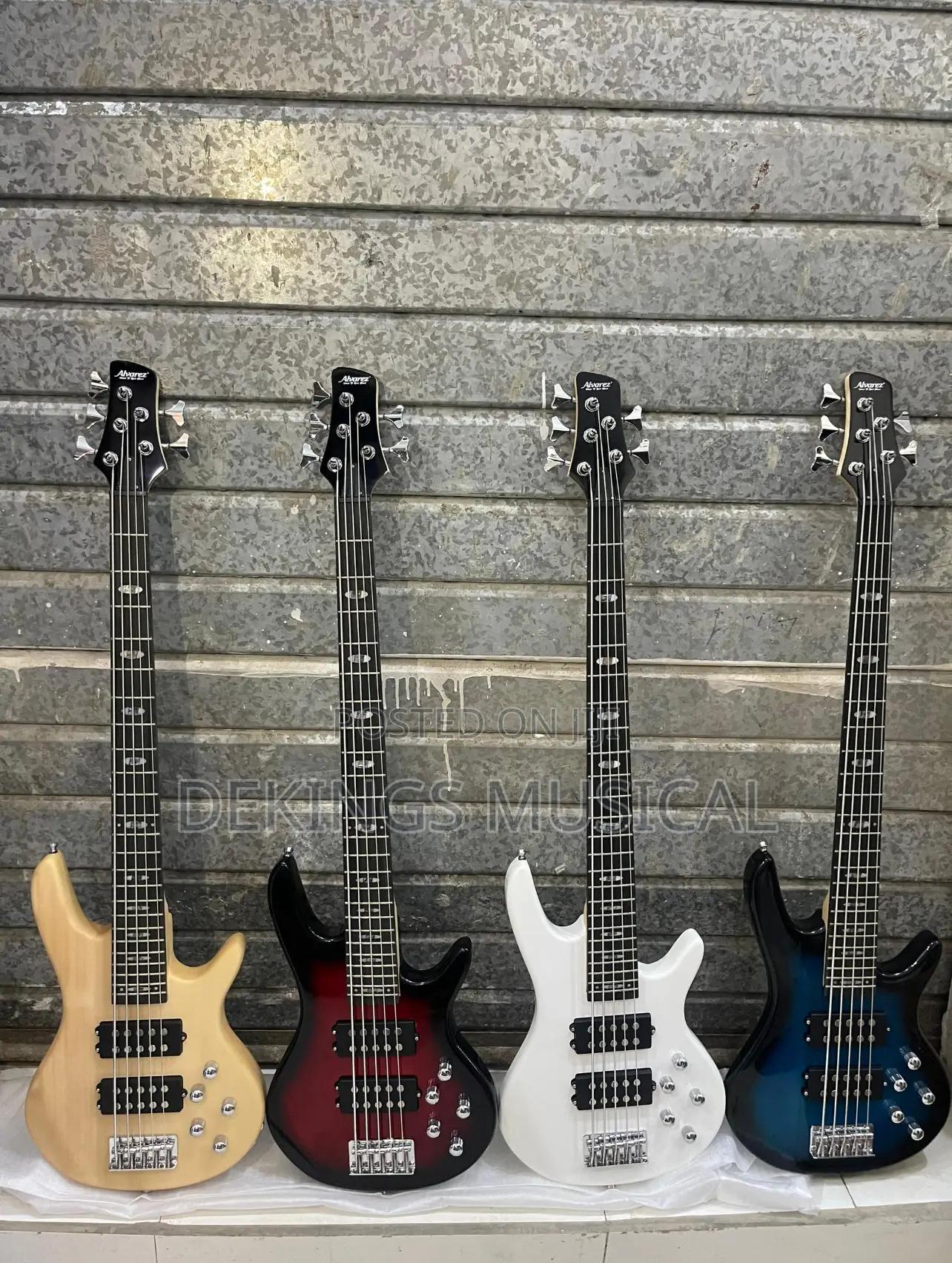 Alvarez Passive 5 Strings Bass Guitar