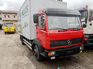 Mercedes 11-17 Container Body