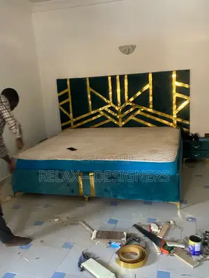 Zigzag Gold Bed. 