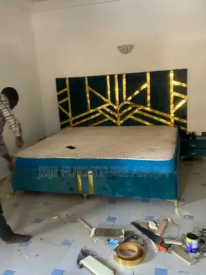 Zigzag Gold Bed. 