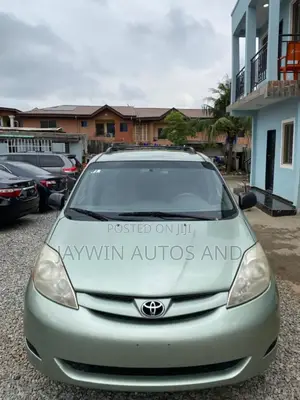 Toyota Sienna LE 2008 Green
