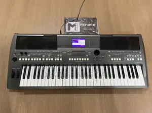 Neatly Used Yamaha PSR S670 Keyboard