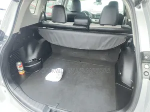 Toyota RAV4 XLE AWD (2.5L 4cyl 6A) 2017 Silver