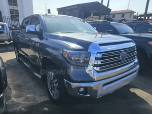 Toyota Tundra Limited 5.7L V8 4x4 Double Cab 6.6 ft. box 145.7 in. WB