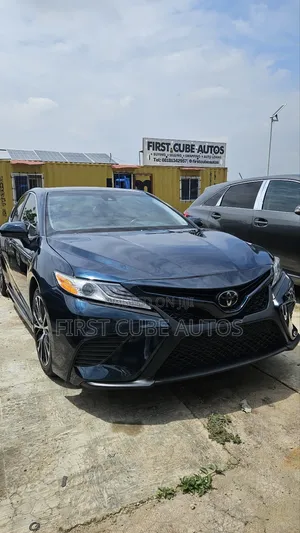 Toyota Camry SE FWD (2.5L 4cyl 8AM) 2018 Blue