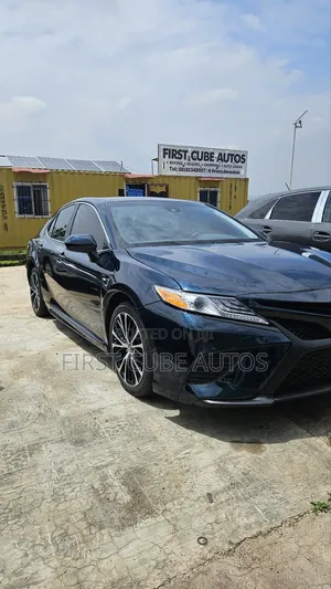 Toyota Camry SE FWD (2.5L 4cyl 8AM) 2018 Blue