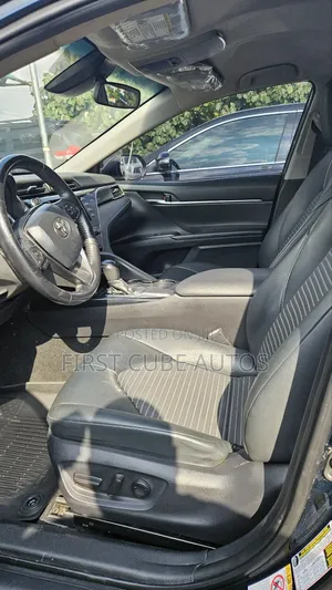 Toyota Camry SE FWD (2.5L 4cyl 8AM) 2018 Blue