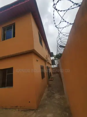 Furnished 8bdrm Block of Flats in Baale Animashaun, Alakuko for sale