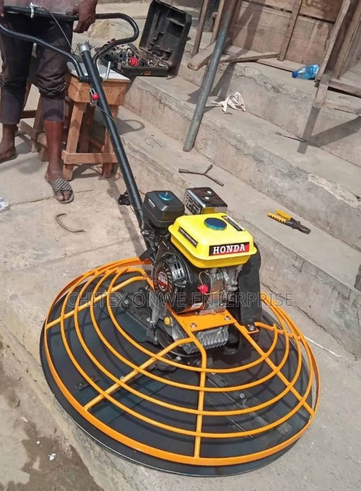 Powe Float or Trowel Machine.