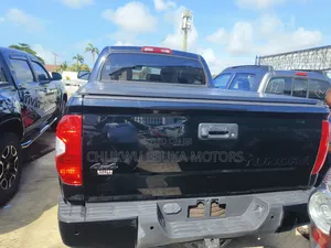 Toyota Tundra Platinum 5.7L V8 4x2 CrewMax 5.6 ft. box 145.7 in. WB