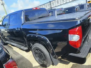 Toyota Tundra Platinum 5.7L V8 4x2 CrewMax 5.6 ft. box 145.7 in. WB
