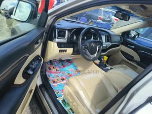 Toyota Highlander Limited 4dr SUV AWD (3.5L 6cyl 6A) 2015 Gold