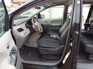 Toyota Sienna 2013 Black