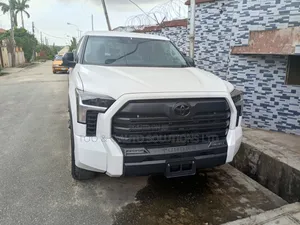 Toyota Tundra 2023 White