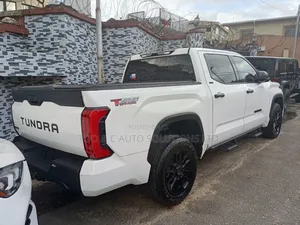 Toyota Tundra 2023 White