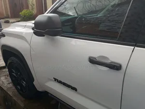 Toyota Tundra 2023 White