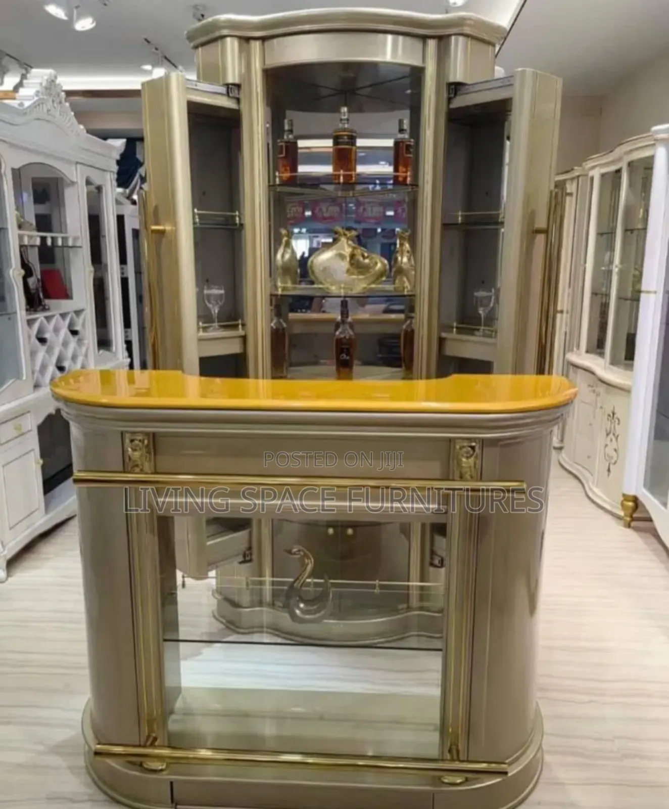 Royal Wine Bar With Front Canter