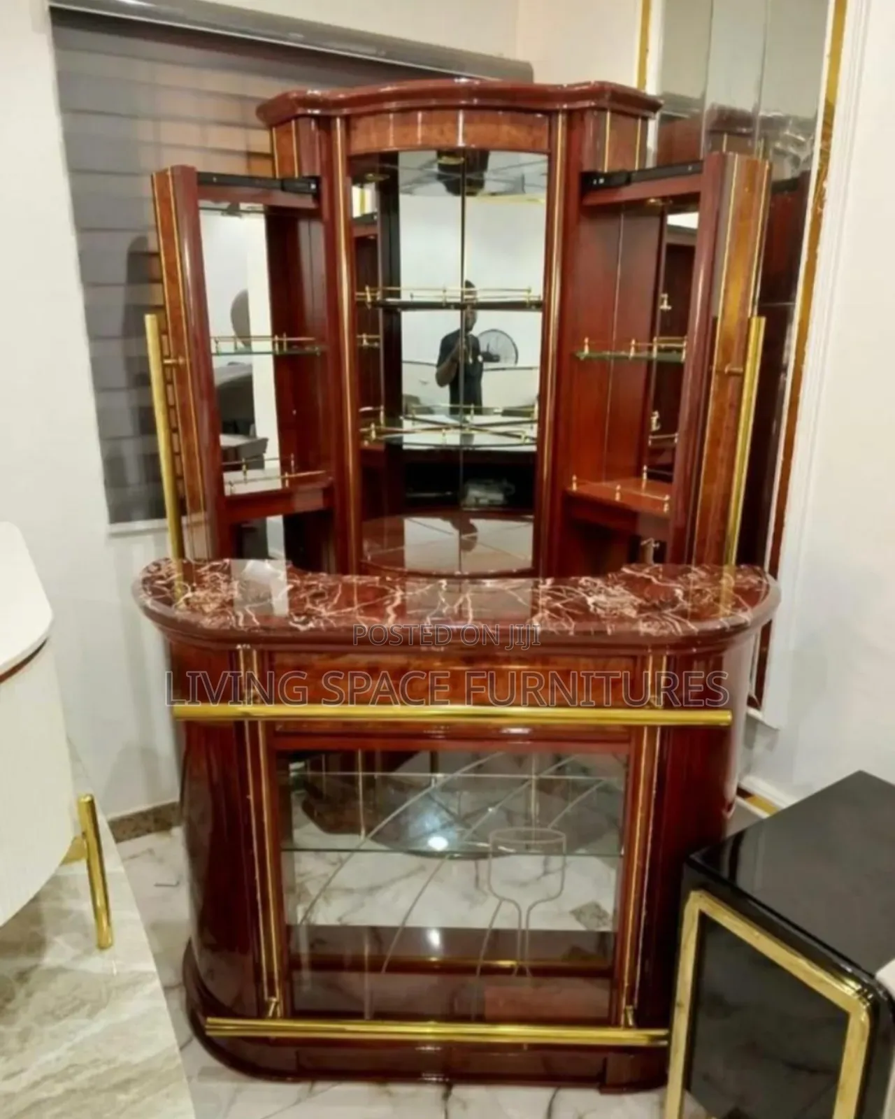 Royal Wine Bar With Front Canter