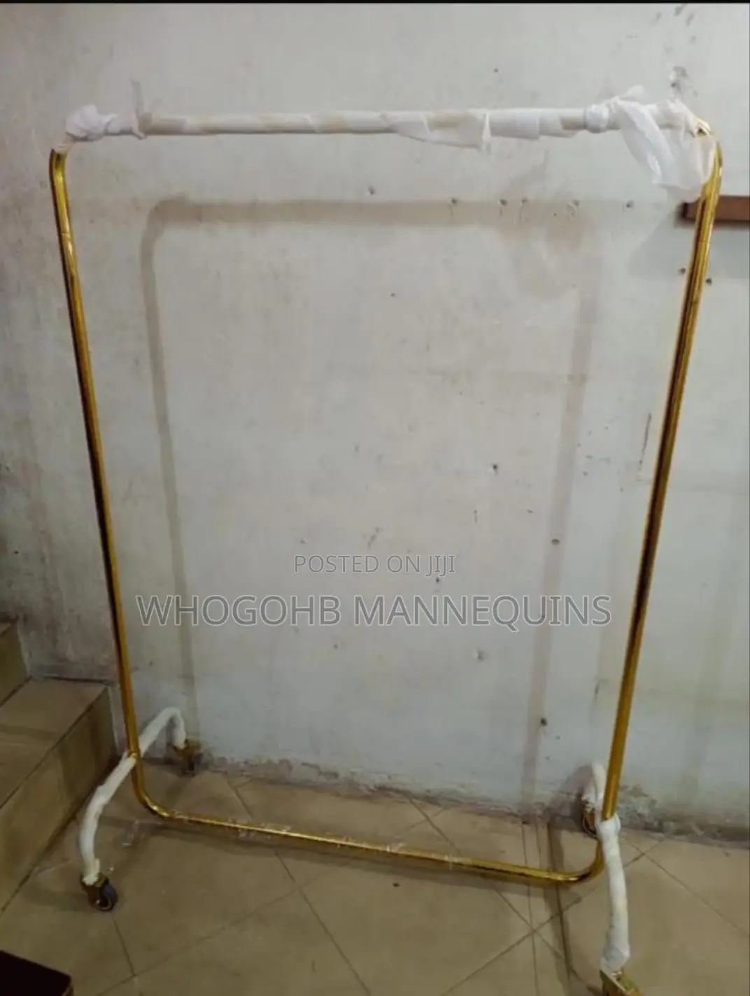 Inverted U Shape Standing Gold Rack