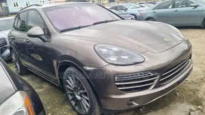 Porsche Cayenne Base 2013 Brown