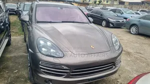Porsche Cayenne Base 2013 Brown