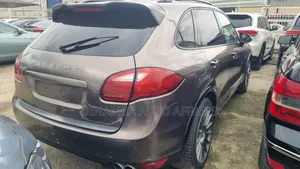 Porsche Cayenne Base 2013 Brown