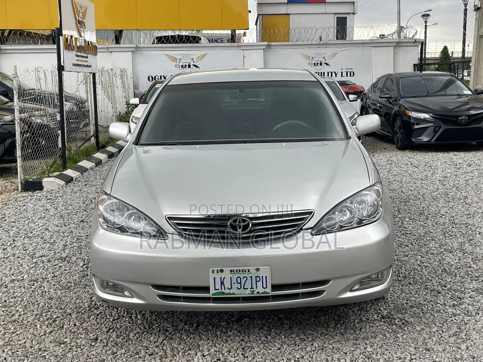 2003 Toyota Camry LE 4dr Sedan (2.4L 4cyl 5M)