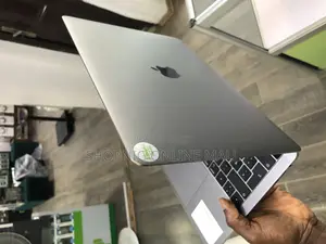 Laptop Apple MacBook Pro 2018 16GB Intel Core I7 SSD 512GB