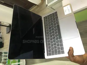 Laptop Apple MacBook Pro 2018 16GB Intel Core I7 SSD 512GB