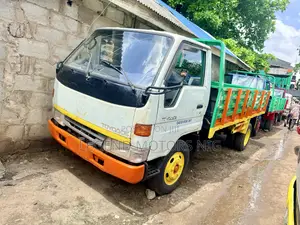Toyota Dyna 200 Diesel Engine Long Chasis First Registered