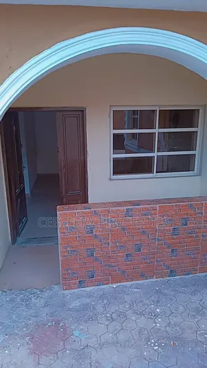 3bdrm Block of Flats in Mubarak Estate, Akute Ajuwon for rent