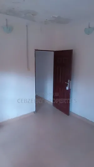 3bdrm Block of Flats in Mubarak Estate, Akute Ajuwon for rent