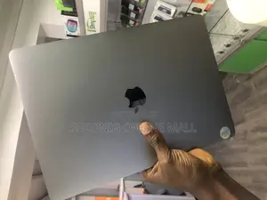 Laptop Apple MacBook Pro 2018 16GB Intel Core I7 SSD 512GB