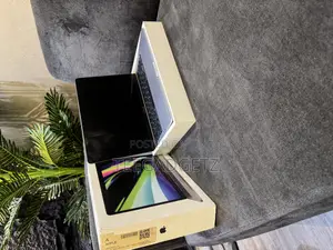 Laptop Apple MacBook Pro 2022 M2 24GB Apple M2 SSD 1T