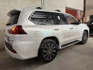 Lexus LX 2018 White