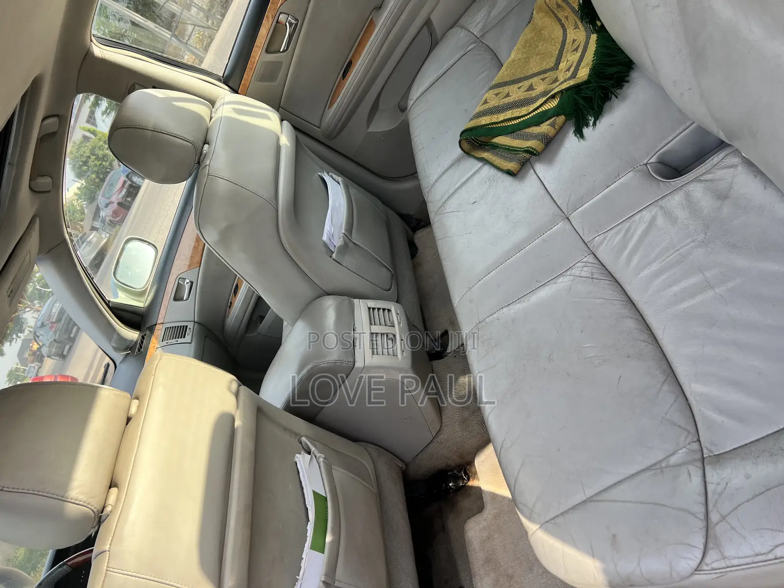 Toyota Avalon 2010